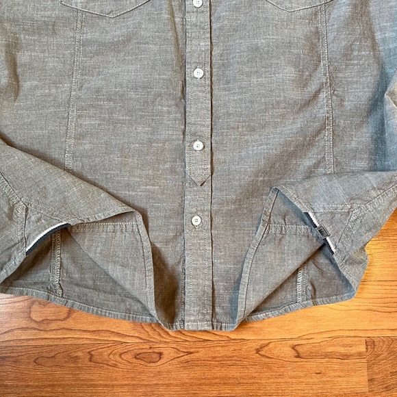 REI brand short sleeved Men's size XL button down shirt - Picture 5 of 9